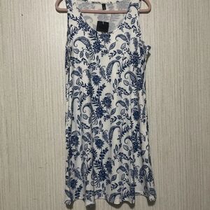 NWT Luxveer Size Large Blue And White Paisley Floral Print Dress Soft